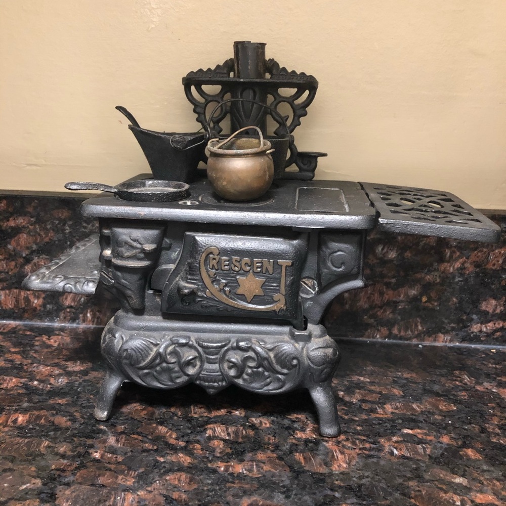 VTG crescent toy cast iron mini stove